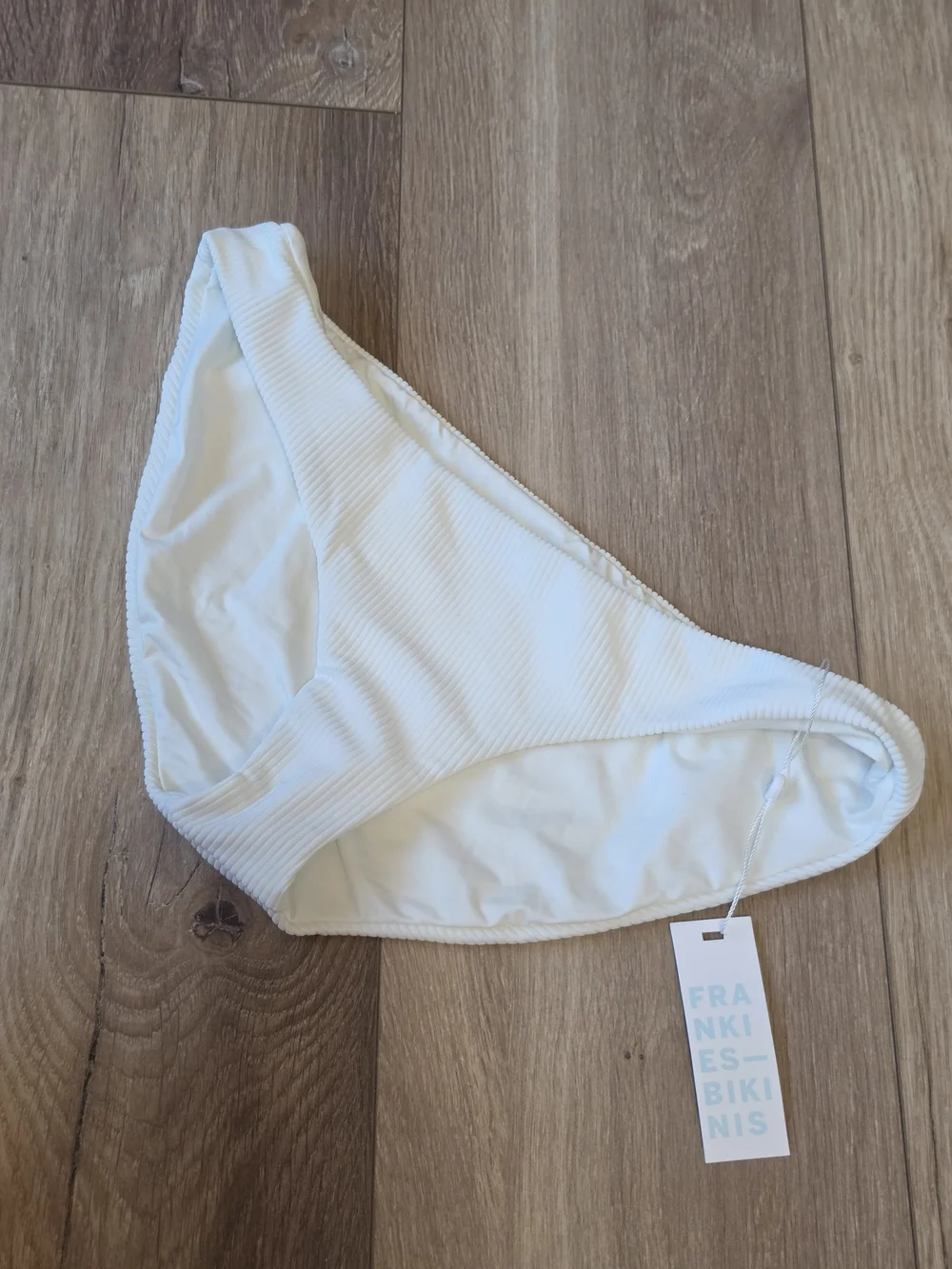 Frankies Bikinis chic white